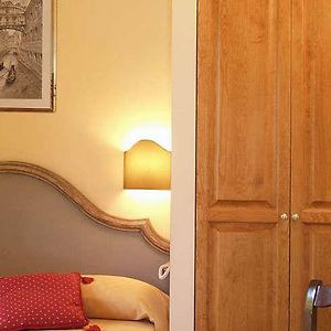 Camera economica con letto king size
